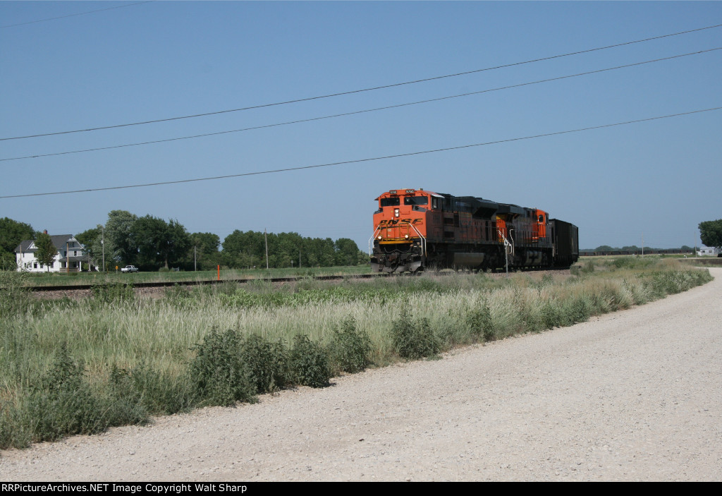 BNSF 8760